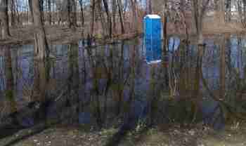 Tarpeeksi kova kakkonen niin kengät kastuu varmasti