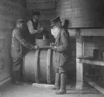 Kaverien kanssa tehtiin vähän simaa