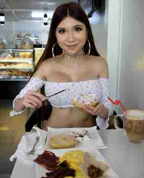 Brunssikaveri hymyilee