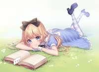 Alice kirjaa lueskelee