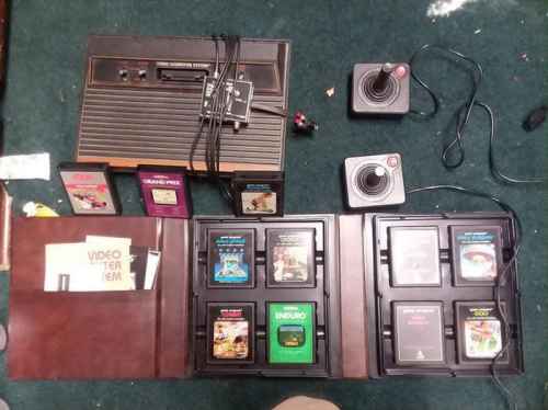 Kun olin 1.luokalla niin kotihoitopaikassa pelailin näitä