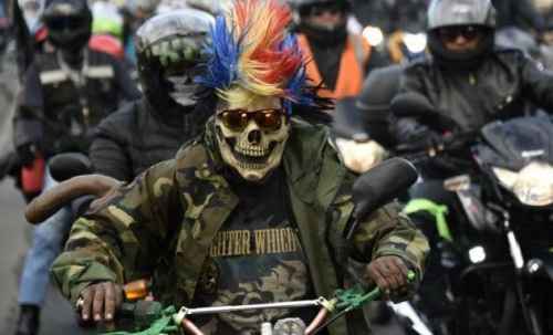 Mutsin dildo juuttunut hihaan