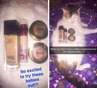 Valkoinen karvamatto