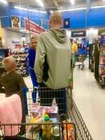 Valkoroska lähti osteleen