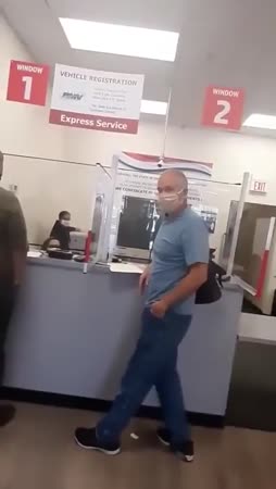 Karen ei suostu lähtemään DMV:stä vaikka sillä ei ole syytä olla