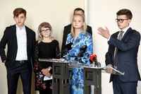 Lapset leikkii oppositiota