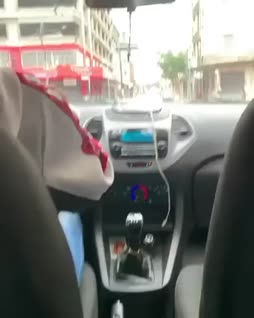 mulkku varasti Uber kuljettajan kännykän kojelaudalta