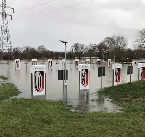 Tesla ruvennu tekeen veneitä