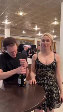 Näin se pullo avataan